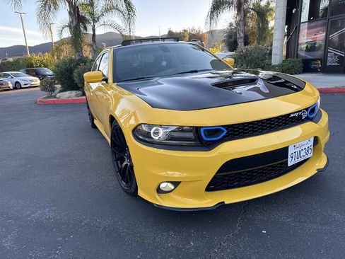 Used 2017 Dodge Charger R/T image 5