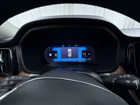 Used 2023 Volvo XC60 B5 Ultimate w/ Climate Package image 19