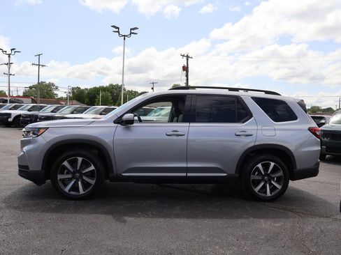 Used 2025 Honda Pilot Touring image 4