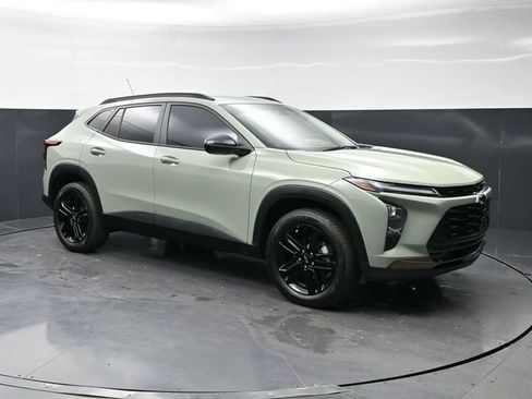 Used 2025 Chevrolet Trax ACTIV w/ Driver Confidence Package image 3