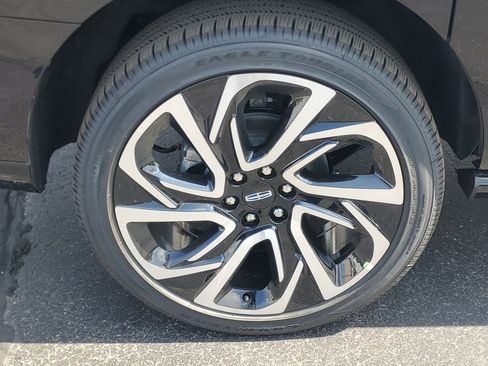 New 2027 Lincoln Navigator L Reserve AWD/4WD image 5