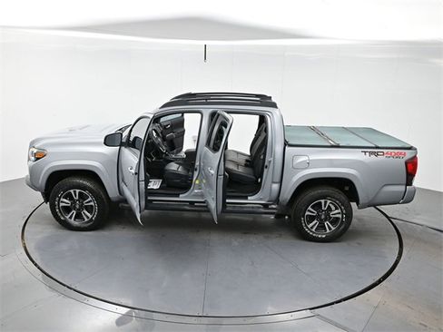 Used 2019 Toyota Tacoma TRD Off-Road image 38