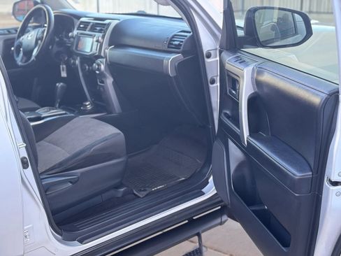 Used 2018 Toyota 4Runner SR5 AWD/4WD image 11