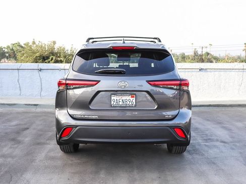Used 2022 Toyota Highlander XLE FWD image 8