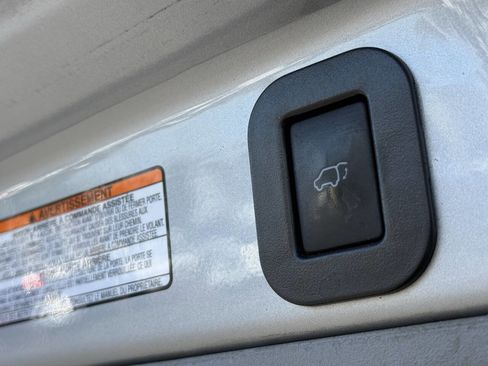 Used 2017 Toyota Sienna image 18