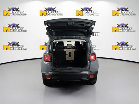 Used 2016 Jeep Renegade Latitude w/ Popular Equipment Group AWD/4WD image 25