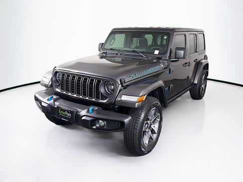 Used 2024 Jeep Wrangler Unlimited w/ Convenience Group AWD/4WD image 3