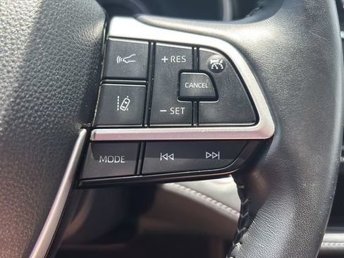 Used 2025 Toyota Highlander XSE AWD/4WD image 21