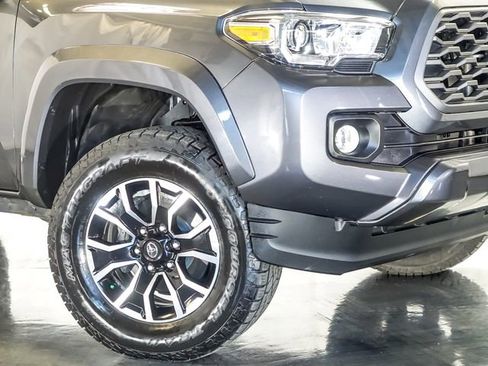Used 2021 Toyota Tacoma TRD Sport w/ Technology Package AWD/4WD image 4