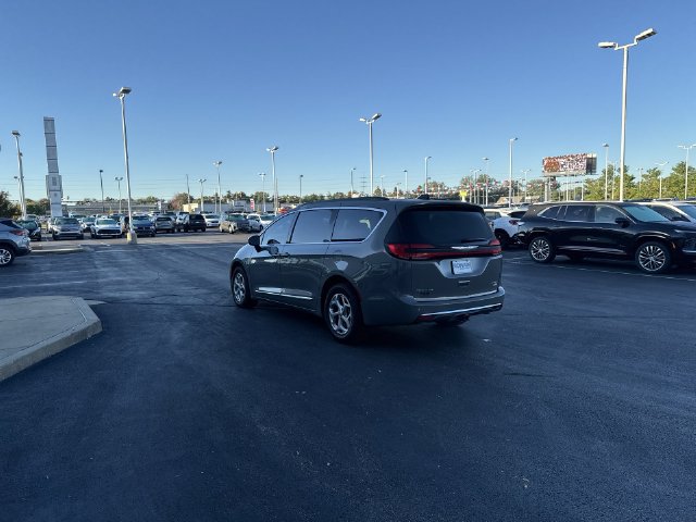 Used 2023 Chrysler Pacifica Limited w/ Uconnect Theater Family Group AWD/4WD image 3
