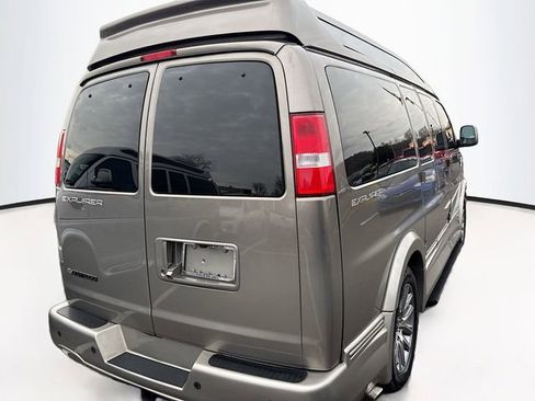 Used 2019 Chevrolet Express 2500 w/ Enhanced Convenience Package image 8