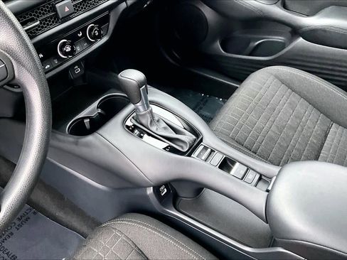 Used 2023 Honda HR-V LX image 16