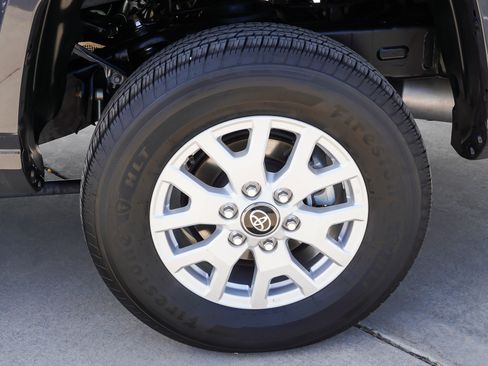 Used 2025 Toyota Tacoma SR5 AWD/4WD image 13