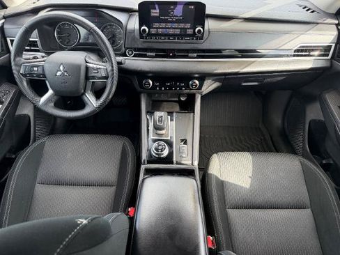 Used 2024 Mitsubishi Outlander ES AWD/4WD image 9