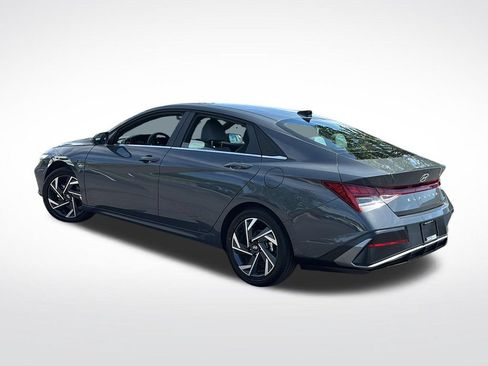Used 2025 Hyundai Elantra Limited FWD image 5