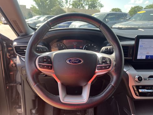 Used 2021 Ford Explorer XLT w/ Equipment Group 202A AWD/4WD image 21