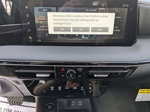 Certified 2025 Nissan Kicks SR FWD image 17