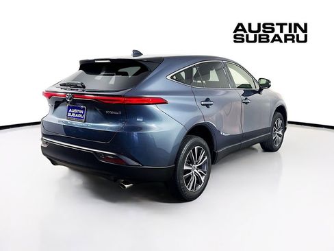 Used 2022 Toyota Venza LE image 7