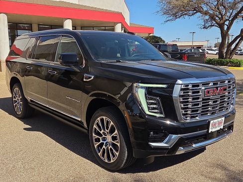 New 2026 GMC Yukon XL Denali w/ Denali Reserve Package image 5