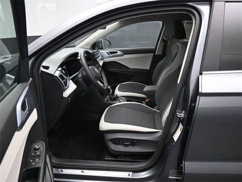 New 2026 Volkswagen Taos SE image 9