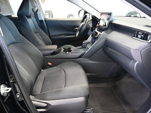 Used 2022 Toyota Venza LE AWD/4WD image 11