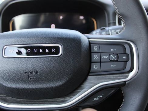 Used 2024 Jeep Wagoneer Series II image 28