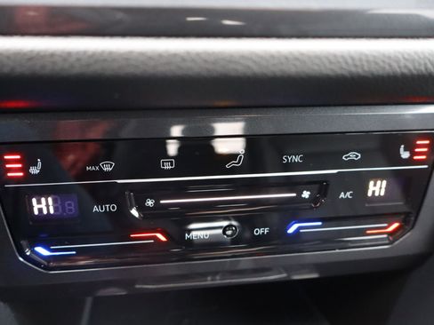 Used 2023 Volkswagen Tiguan SE R-Line image 15