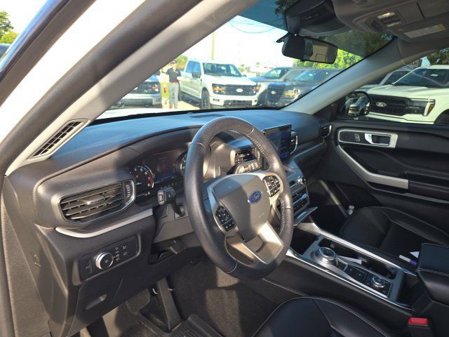 Used 2021 Ford Explorer XLT w/ Equipment Group 202A AWD/4WD image 10