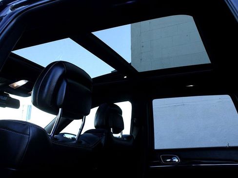 Used 2014 Jeep Grand Cherokee SRT image 24