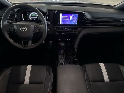 Used 2025 Toyota Camry SE FWD image 23
