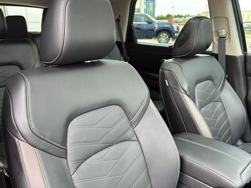 Used 2024 Nissan Pathfinder Platinum w/ Cargo Package image 39