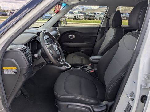 Used 2018 Kia Soul + FWD image 24
