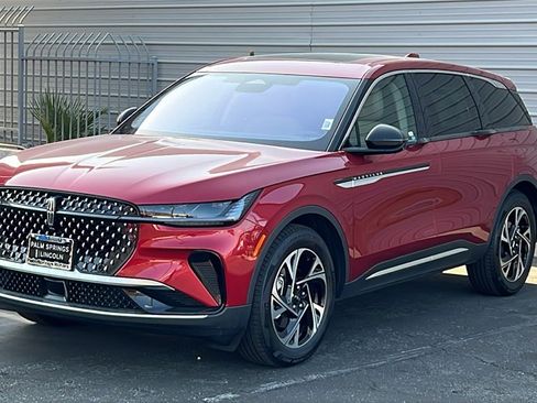 New 2025 Lincoln Nautilus Premier w/ Equipment Group 102A image 3