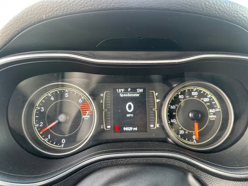 Used 2021 Jeep Cherokee Latitude Plus image 14