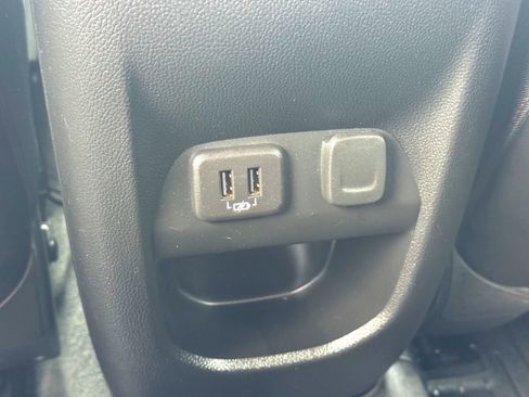 Used 2022 GMC Canyon AT4 w/ Trailering Package image 18