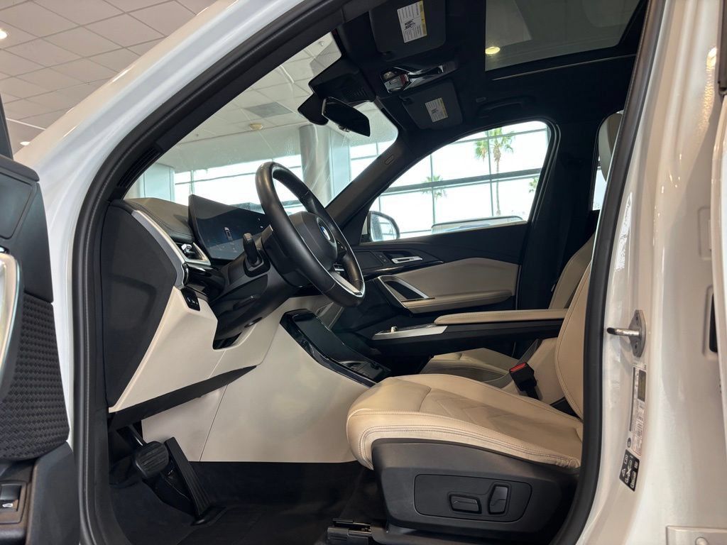 Used 2024 BMW X1 xDrive28i AWD/4WD image 14