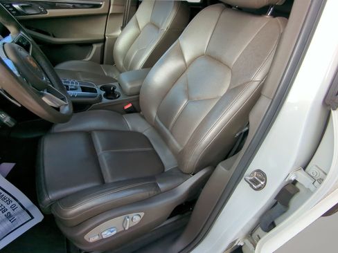 Used 2018 Porsche Macan image 49