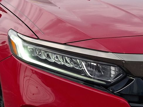 Used 2018 Honda Accord Sport image 9