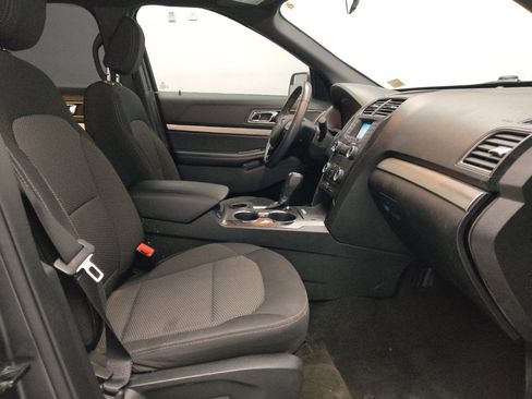 Used 2018 Ford Explorer XLT image 21