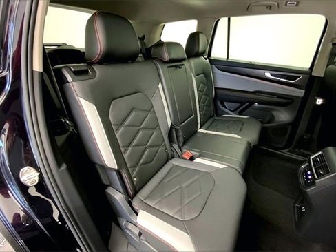 Certified 2025 Volkswagen Atlas Peak Edition SE image 27