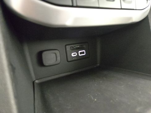 Certified 2023 GMC Acadia SLT image 27