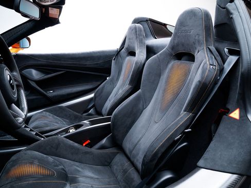 Used 2022 McLaren 765LT RWD image 13