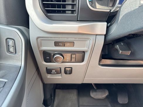 Used 2022 Ford F150 XLT w/ Equipment Group 301A Mid AWD/4WD image 18