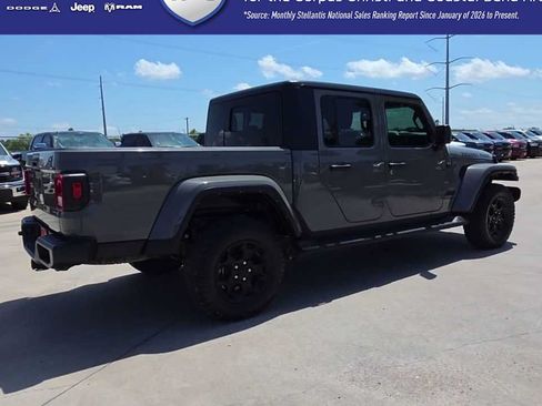 Used 2023 Jeep Gladiator Sport AWD/4WD image 8