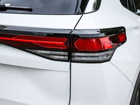 New 2026 Volkswagen Tiguan SE image 11