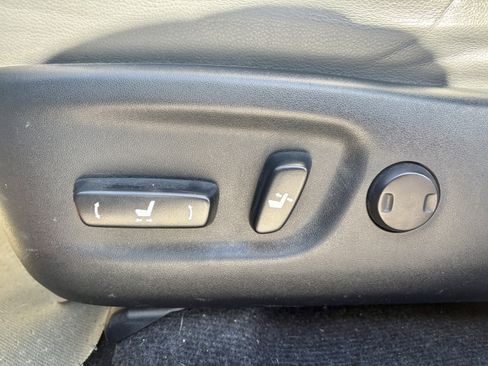 Used 2015 Toyota RAV4 Limited image 12