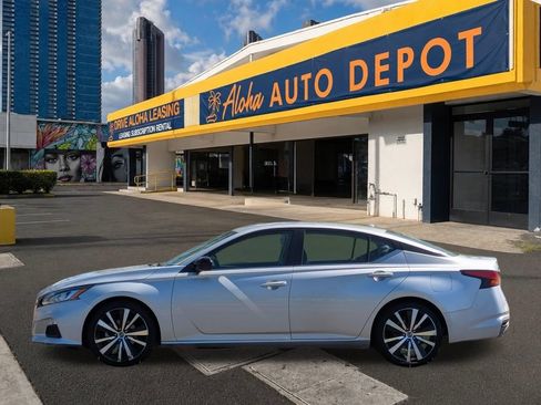 Used 2021 Nissan Altima 2.5 SR FWD image 2