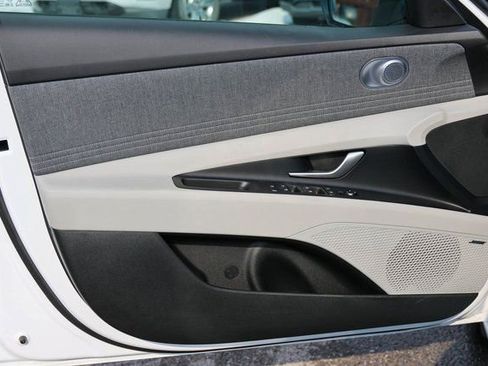 New 2026 Hyundai Elantra Limited FWD image 10