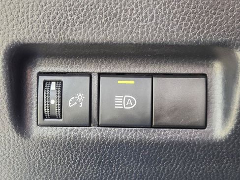 Used 2025 Toyota RAV4 XLE FWD image 25