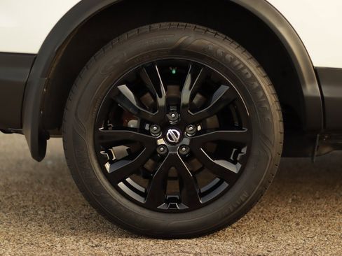 Used 2021 Nissan Rogue Sport SV image 34